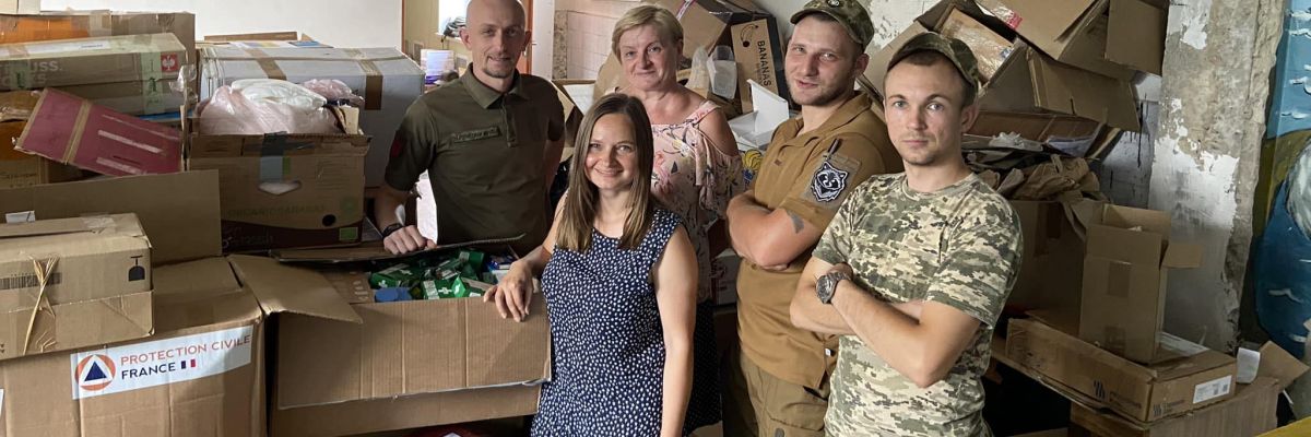 В іншому місці я зараз не могла б бути: історія Олени Кулигіної, яка звільнилася з УКУ і допомагає військовим медикам   