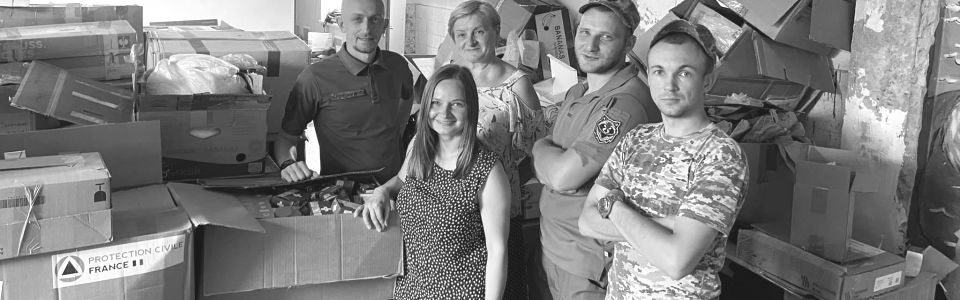 В іншому місці я зараз не могла б бути: історія Олени Кулигіної, яка звільнилася з УКУ і допомагає військовим медикам   